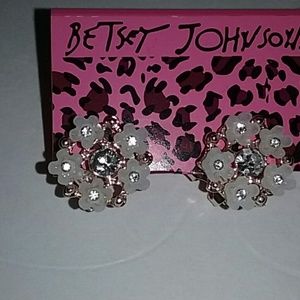BETSEY JOHNSON earings